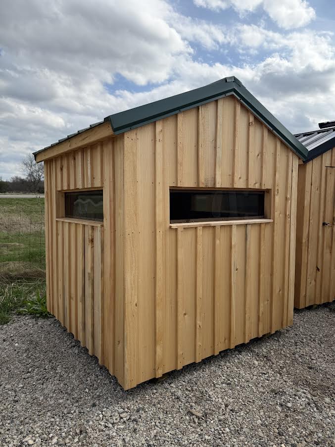 6' x 6' Amish-Built Rough Sawn Square Deer Blind with Metal Roof*