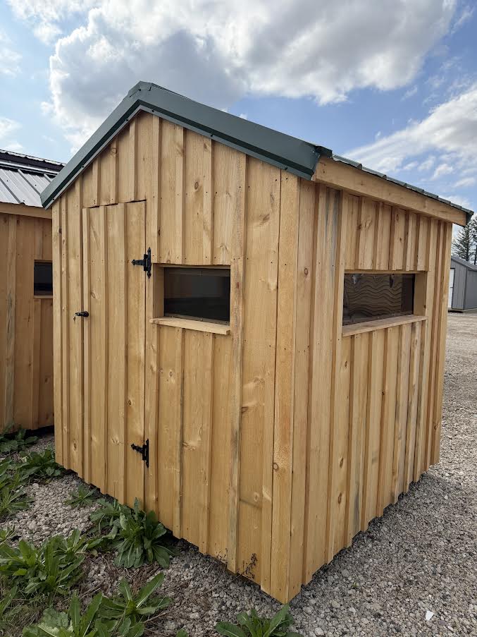 6' x 6' Amish-Built Rough Sawn Square Deer Blind with Metal Roof*