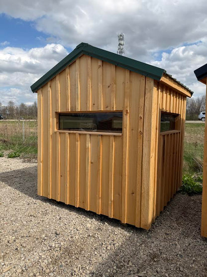 6' x 6' Amish-Built Rough Sawn Square Deer Blind with Metal Roof*