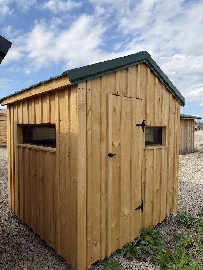 6' x 6' Amish-Built Rough Sawn Square Deer Blind with Metal Roof*