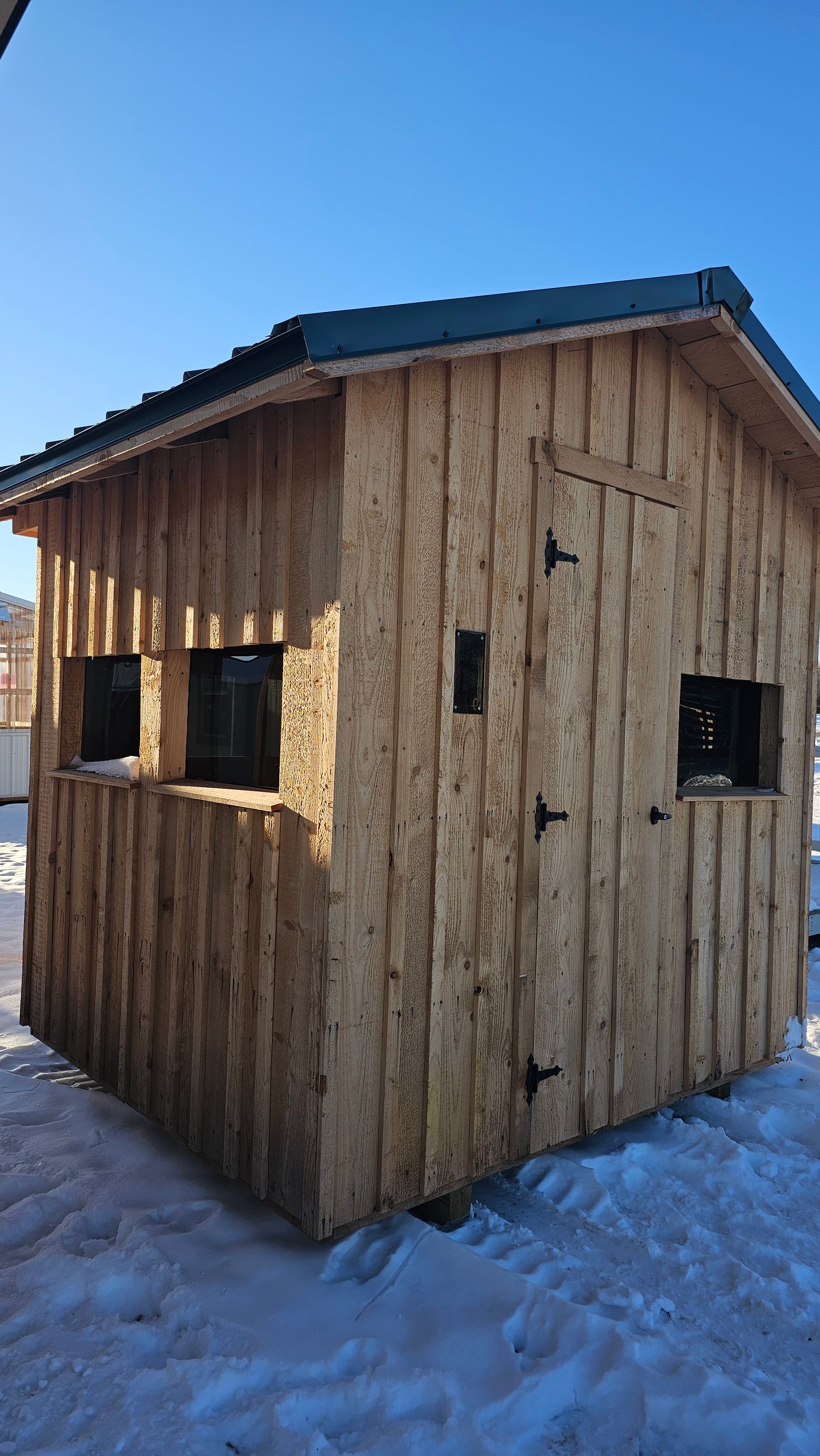 Premium Hunting Shed – Multi-Window Shooting Design 8x8