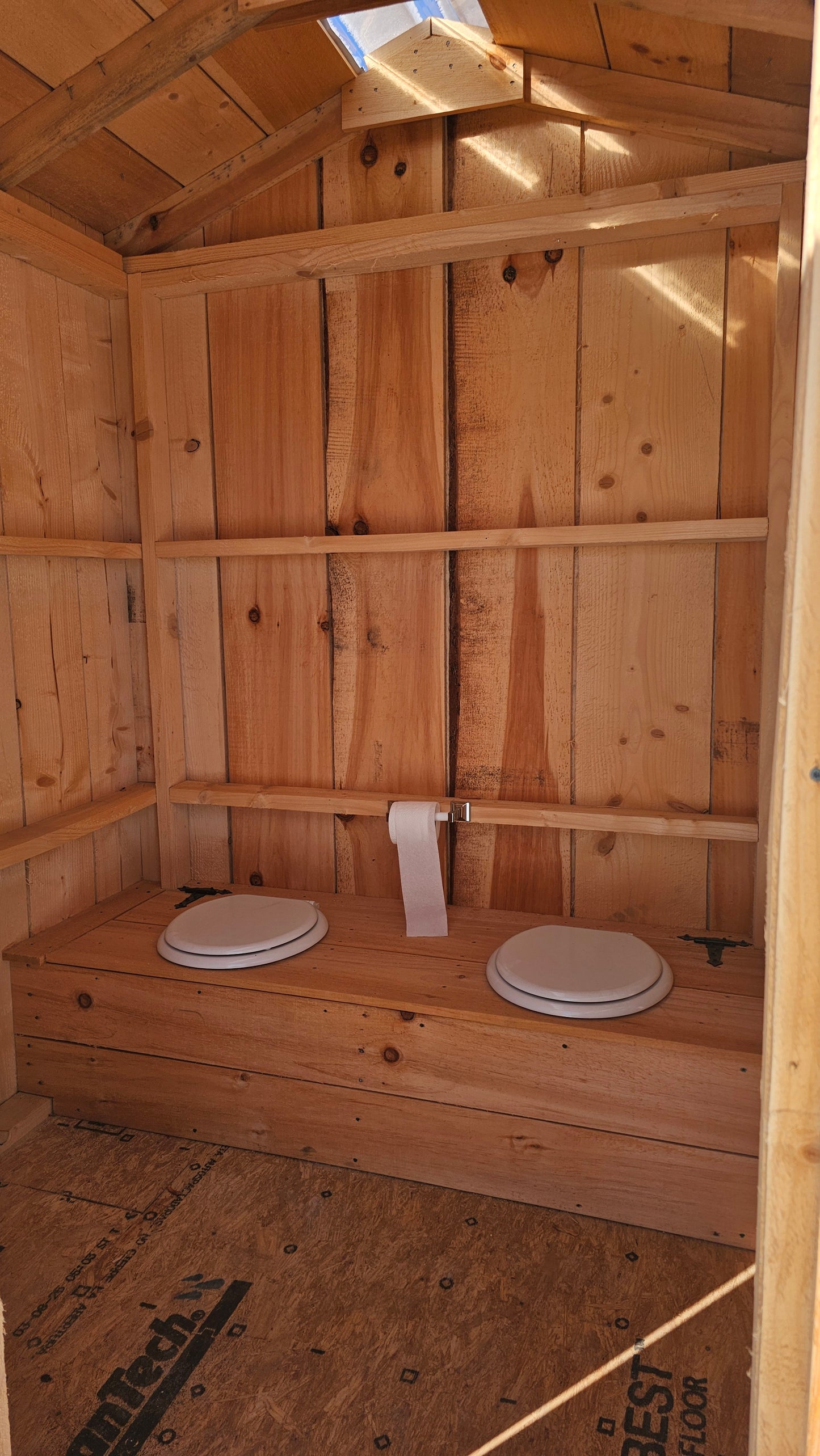 6×6 Outhouse – 2-Seater – Green Roof – SKU 0007