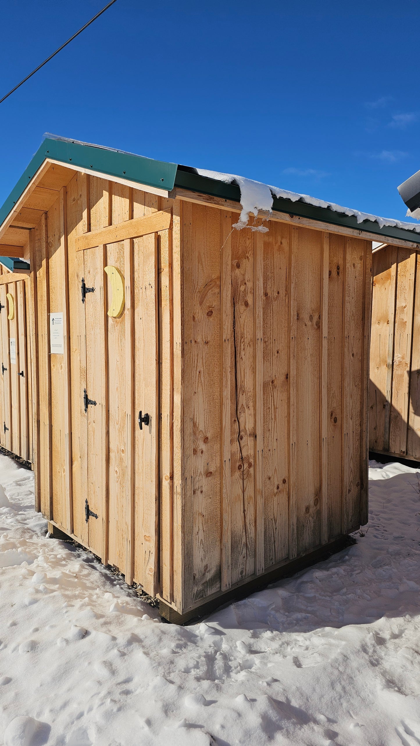 6×6 Outhouse – 2-Seater – Green Roof – SKU 0007